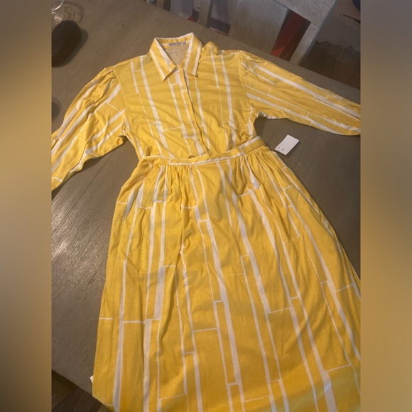 Vintage Jaeger London Yellow Skirt Blouse Set W/Pockets - Picture 9 of 15